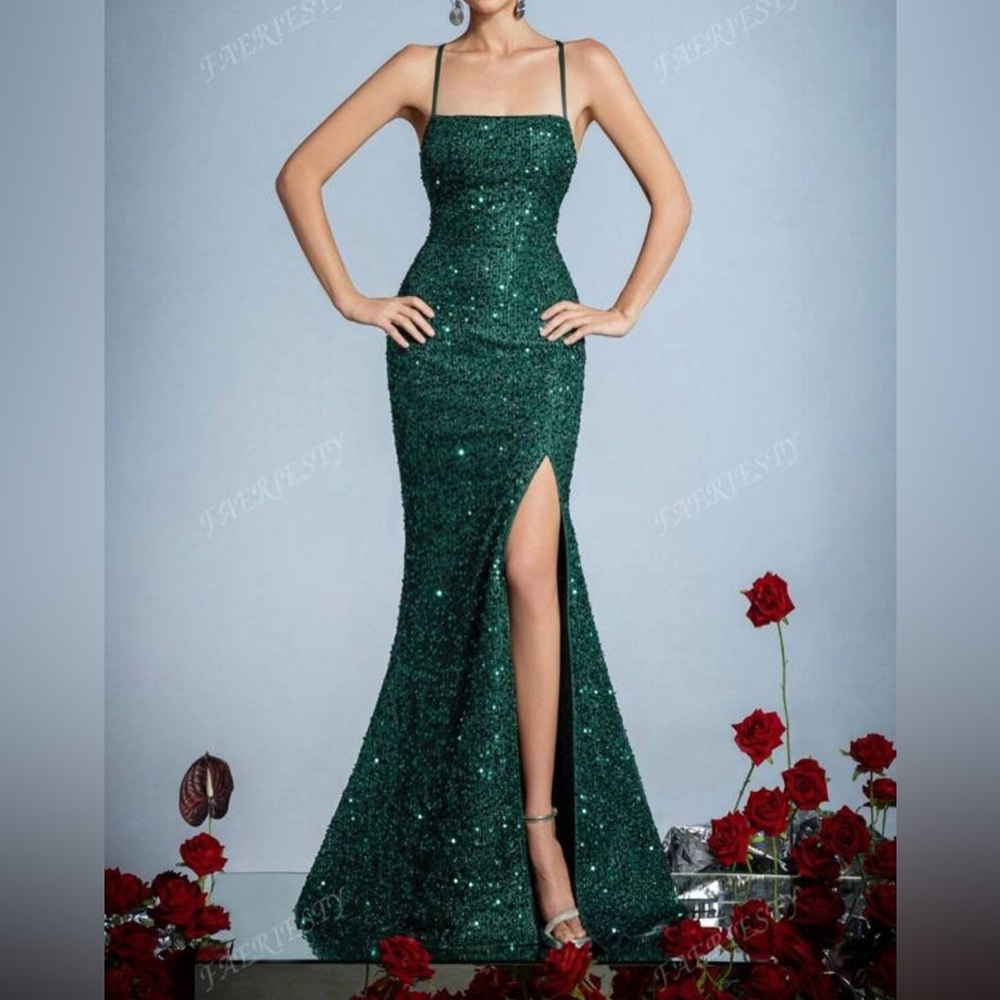 Faeriesty Elegant Emerald Sequined Backless Mermaid Gown Size Small NWOT